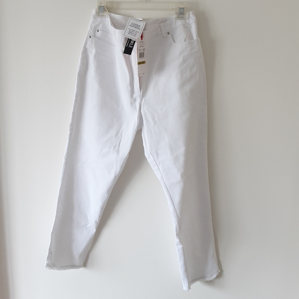 NWT ruby Rd white jeans